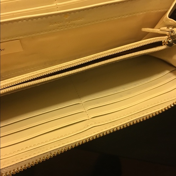 Authentic Kate Spade Wallet - Picture 4 of 6